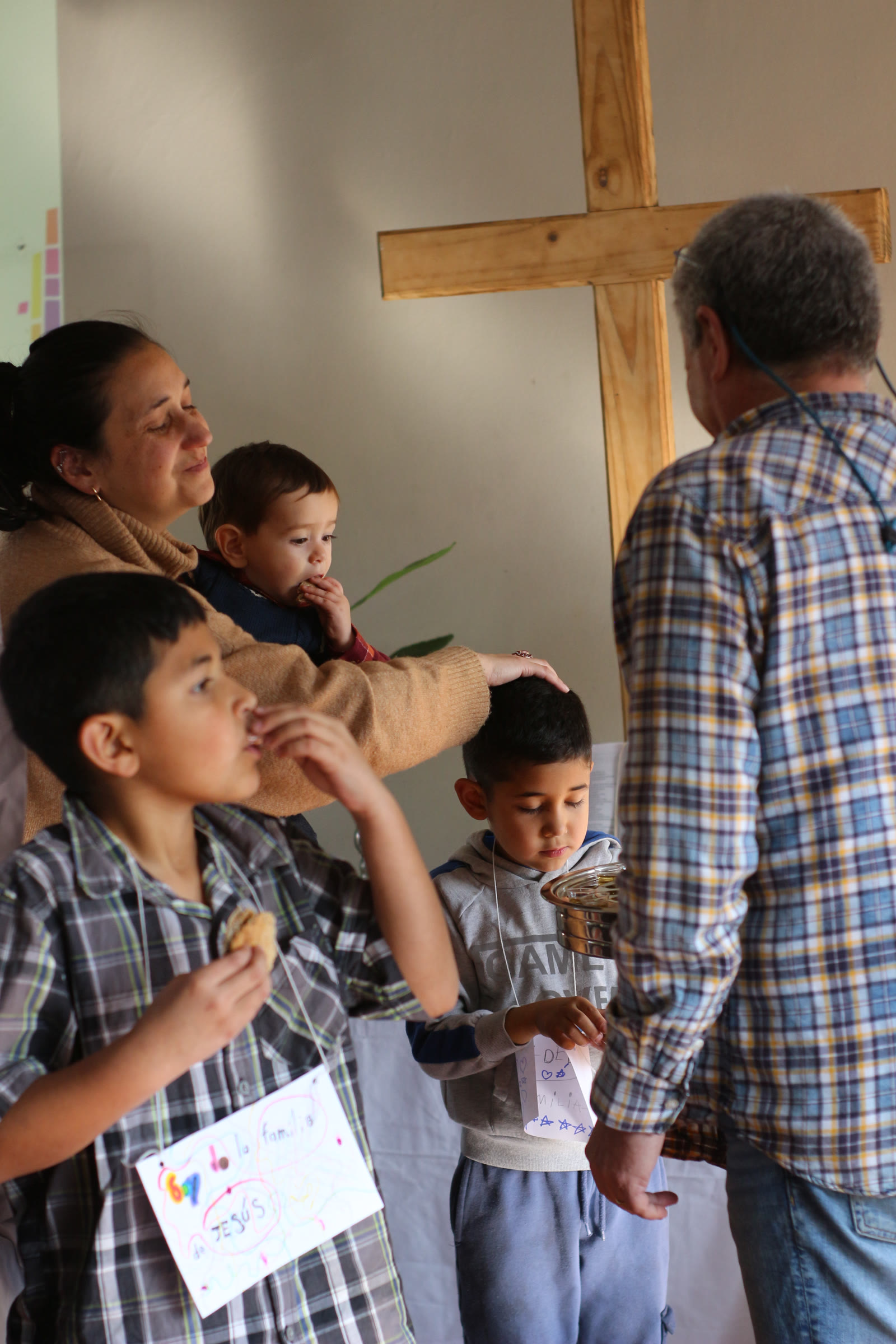 Niños participando del servicio dominical